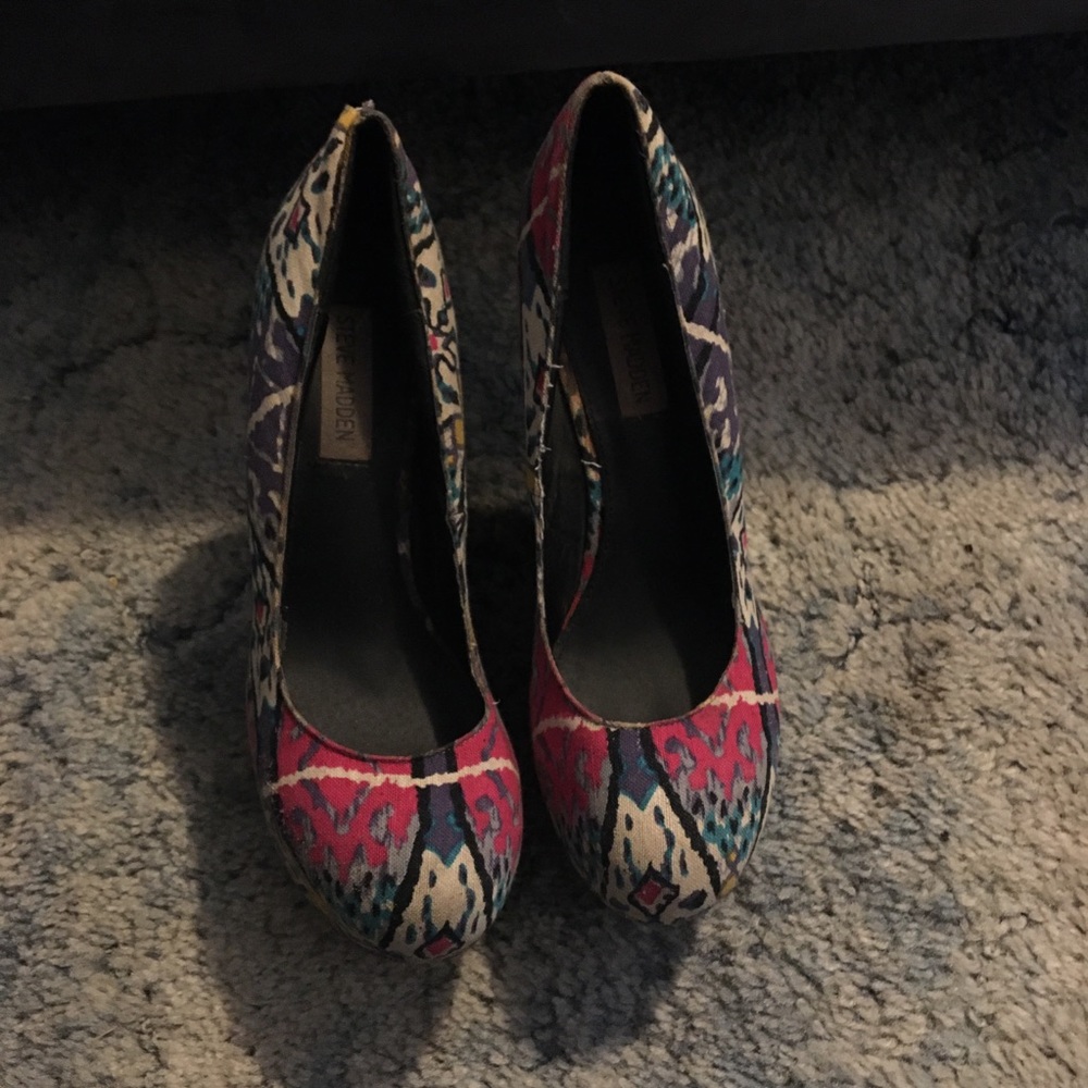 Steve Madden Tribal Print Wedge Heels